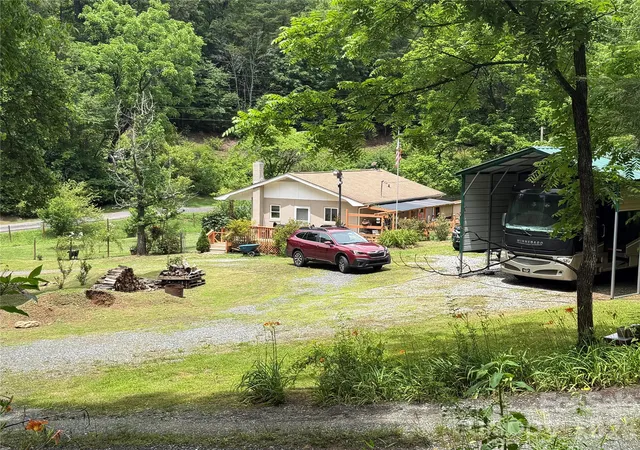 Homes for sale in Whittier, NC | 450 W Piney Mountain Rd, Whittier, NC 28789 | MLS# 4365002