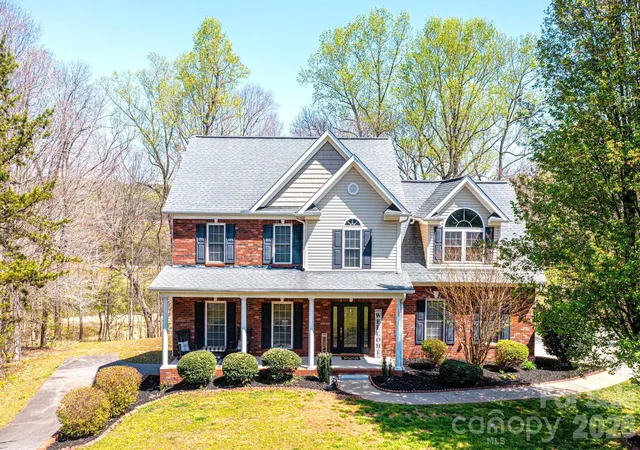 3rd image of 2586 Henry Falls Dr, Hickory, NC 28602 | MLS# 4365089