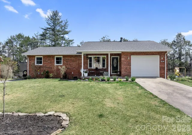 Photo 1 of Single family home for sale at 180 Fisher Rd, Brevard, NC 28712 | MLS# 4365104 | Listing updated on 2026-08-07