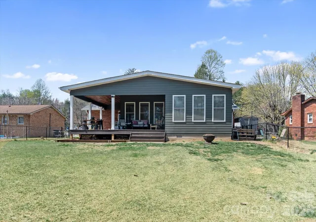 Photo 2 of Single family home for sale at 180 Fisher Rd, Brevard, NC 28712 | MLS# 4365104 | Listing updated on 2026-08-07