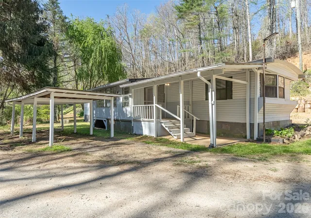 Homes for sale in Flat Rock, NC | 40 Morning Dove Ln, Flat Rock, NC 28731 | MLS# 4365112