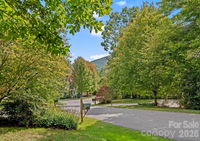 Photo 3 of Single family home for sale at 25 E Owl Crk Ln, Fairview, NC 28730 | MLS# 4365115 | Listing updated on 2026-08-31