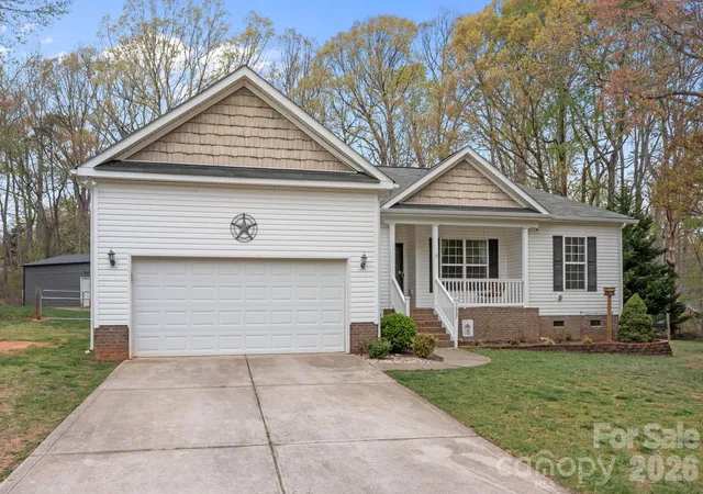 Homes for sale in Lincolnton, NC | 1667 Warwick Ct, Lincolnton, NC 28092 | MLS# 4365135