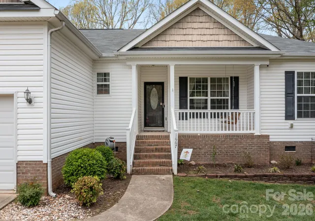 Homes for sale in Lincolnton, NC | 1667 Warwick Ct, Lincolnton, NC 28092 | MLS# 4365135