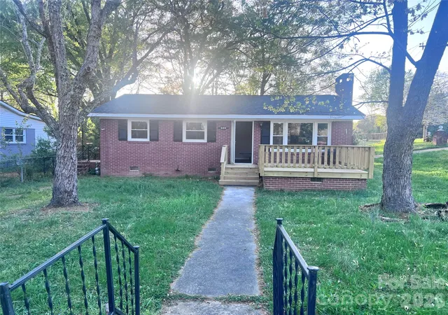 Photo 1 of Single family home for sale at 400 Chatham Ave, Gaffney, SC 29340 | MLS# 4365144 | Listing updated on 2026-09-21