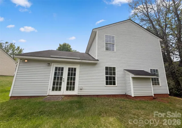 Photo 4 of Single family home for sale at 6620 Iron Brigade Ln, Charlotte, NC 28269 | MLS# 4365216 | Listing updated on 2026-10-01