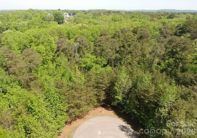 Homes for sale in New London, NC | 210 Kingfisher Dr, New London, NC 28127 | MLS# 4365221