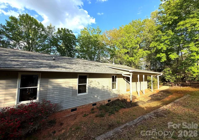 Homes for sale in New London, NC | 42484 Moonshine Dr, New London, NC 28127 | MLS# 4365257