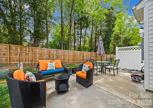 Homes for sale in Lake Wylie, SC | 2086 Shady Pond Dr, Lake Wylie, SC 29710 | MLS# 4365262