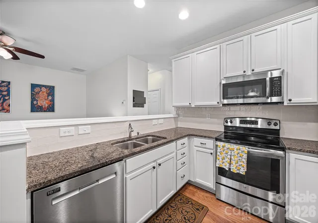 Homes for sale in Lake Wylie, SC | 2086 Shady Pond Dr, Lake Wylie, SC 29710 | MLS# 4365262