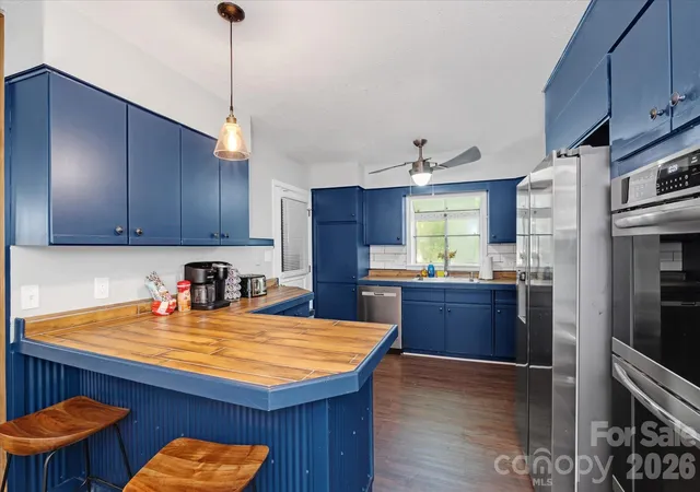 Photo 3 of Single family home for sale at 23 Springwood Dr, Asheville, NC 28805 | MLS# 4365304 | Listing updated on 2026-04-15