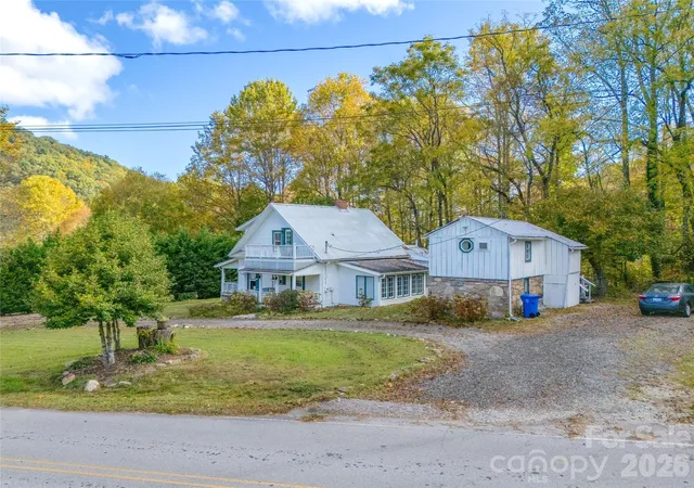 Photo 3 of Single family home for sale at 125 Timberline Dr, Maggie Valley, NC 28751 | MLS# 4365307 | Listing updated on 2026-09-01