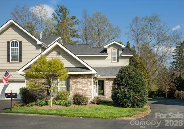 3rd image of 83 Towne Pl Dr, Hendersonville, NC 28792 | MLS# 4365418