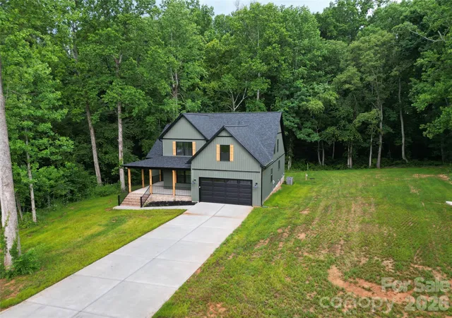 Photo 4 of Single family home for sale at 194 Donsdale Dr, Statesville, NC 28625 | MLS# 4365500 | Listing updated on 2026-07-23