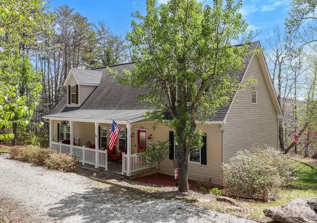 Photo 1 of Sale Pending at 10 Eagle Dr, Hendersonville, NC 28792 | MLS# 4365502 | Listing updated on 2026-08-28