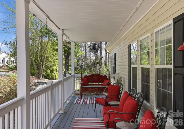 Photo 3 of Sale Pending at 10 Eagle Dr, Hendersonville, NC 28792 | MLS# 4365502 | Listing updated on 2026-08-28