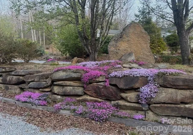 Photo 3 of Sale Pending at 10 Eagle Dr, Hendersonville, NC 28792 | MLS# 4365502 | Listing updated on 2026-08-28