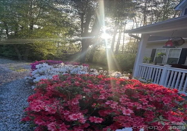 Photo 4 of Sale Pending at 10 Eagle Dr, Hendersonville, NC 28792 | MLS# 4365502 | Listing updated on 2026-08-28
