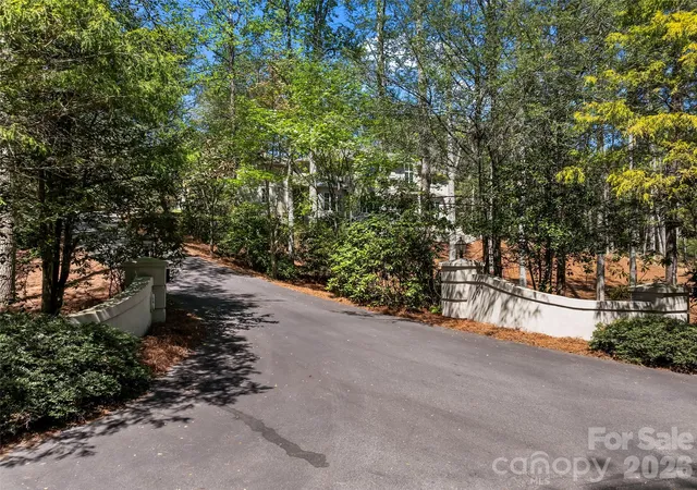 48th image of 3 Fir Tree Ln, Asheville, NC 28803 | MLS# 4365505