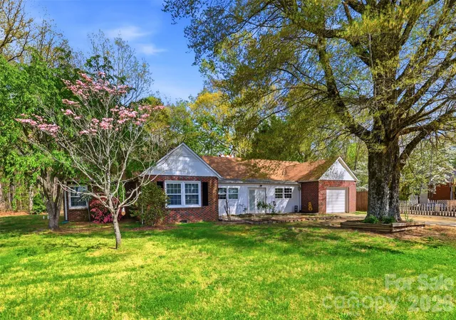 Homes for sale in Newton, NC | 2670 N Olivers Rd, Newton, NC 28658 | MLS# 4365512