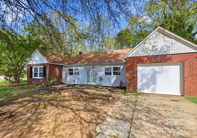 Homes for sale in Newton, NC | 2670 N Olivers Rd, Newton, NC 28658 | MLS# 4365512