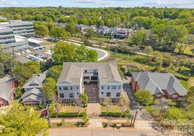 Listing Photo 4 - Condo for sale in building located at 1708 Lombardy Cir, Charlotte, NC 28203 - Unit #D