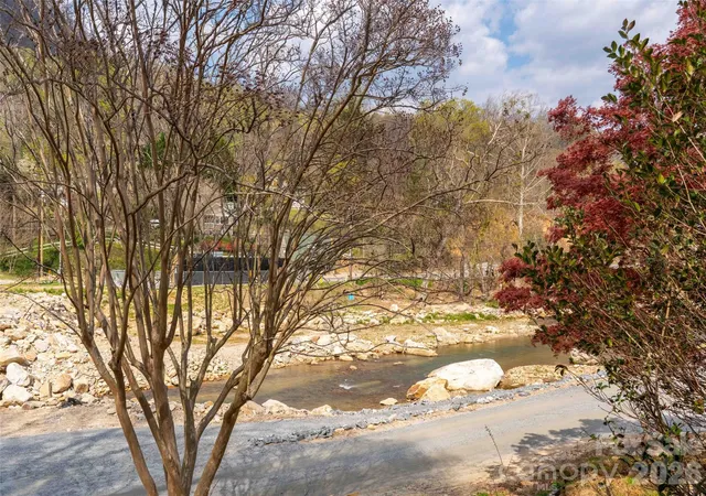 4th image of 306 Southside Dr, Chimney Rock, NC 28720 | MLS# 4365604