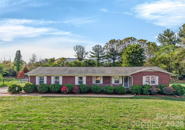 Homes for sale in Statesville, NC | 821 Woods Dr, Statesville, NC 28677 | MLS# 4365645