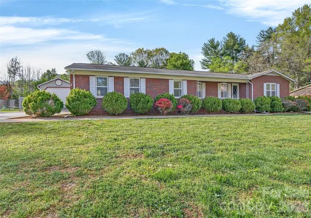 Homes for sale in Statesville, NC | 821 Woods Dr, Statesville, NC 28677 | MLS# 4365645