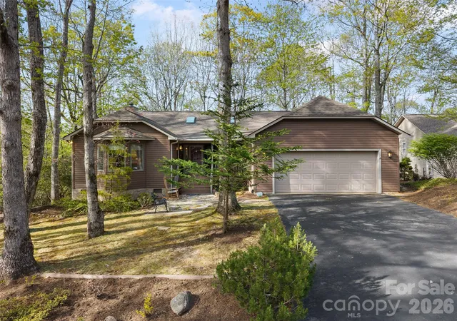 Photo 2 of Single family home for sale at 31 Udvawadulisi Ct, Brevard, NC 28712 | MLS# 4365702 | Listing updated on 2026-05-16