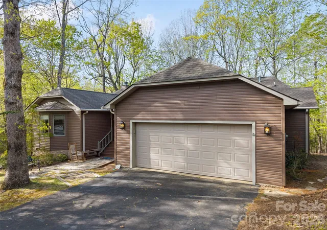 Photo 3 of Single family home for sale at 31 Udvawadulisi Ct, Brevard, NC 28712 | MLS# 4365702 | Listing updated on 2026-05-16