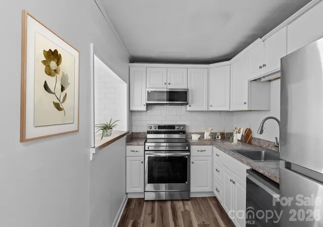 5th image of 1739 S Hawthorne Rd, Winston Salem, NC 27103 | MLS# 4365755