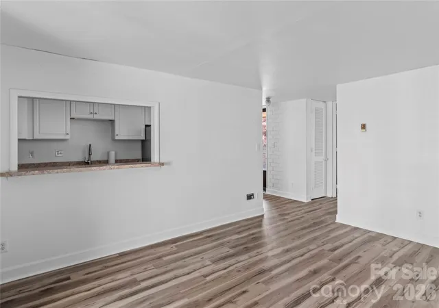 4th image of 1739 S Hawthorne Rd, Winston Salem, NC 27103 | MLS# 4365755
