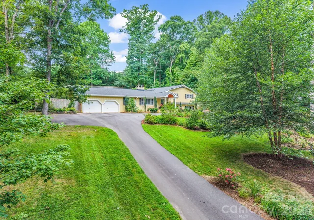 3rd image of 111 Dogwood Dr, Black Mountain, NC 28711 | MLS# 4365787