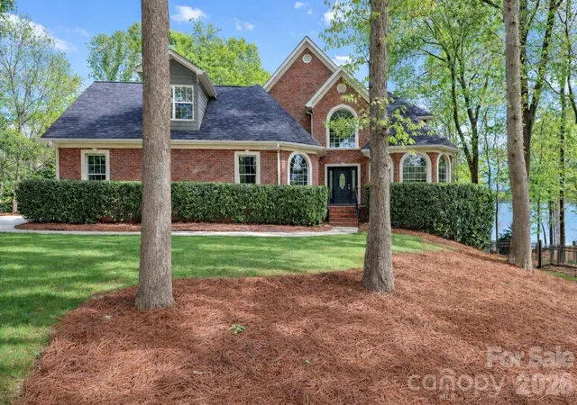 Photo 3 of Single family home for sale at 119 Shelter Cvs Ln, Mooresville, NC 28117 | MLS# 4365805 | Listing updated on 2026-09-23