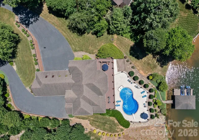 Photo 3 of Mansion for sale at 368 Players Ridge Rd, Hickory, NC 28601 | MLS# 4365846 | Listing updated on 2026-09-02