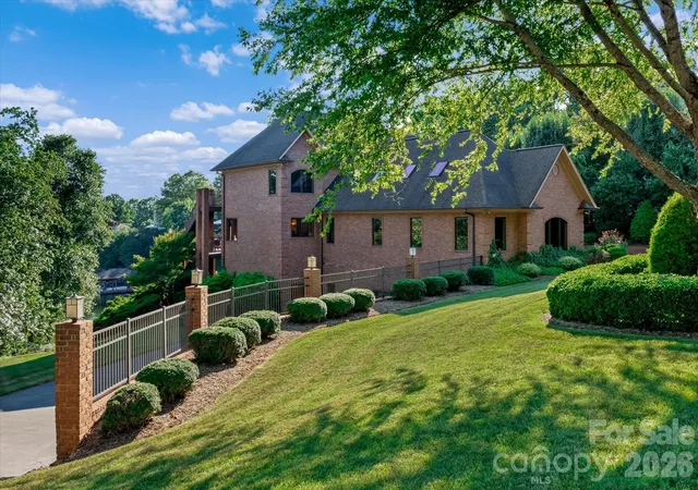 Photo 4 of Single family home for sale at 368 Players Ridge Rd, Hickory, NC 28601 | MLS# 4365846 | Listing updated on 2026-09-02