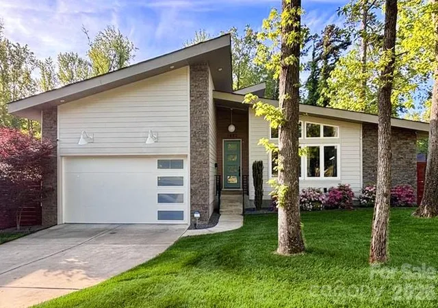 3rd image of 1852 Lakedell Dr, Charlotte, NC 28215 | MLS# 4365879