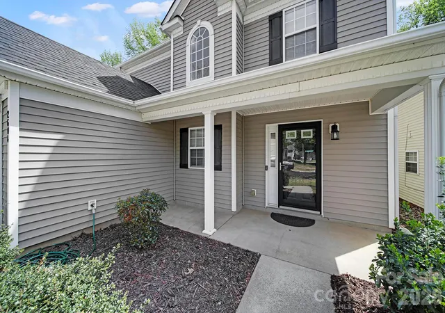 3rd image of 2604 Cochrane Dr, Charlotte, NC 28269 | MLS# 4365893