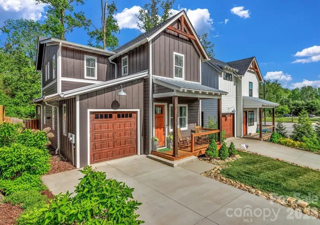 Photo 2 of Single family home for sale at 20 Phillip Ln, Arden, NC 28704 | MLS# 4365933 | Listing updated on 2026-10-07
