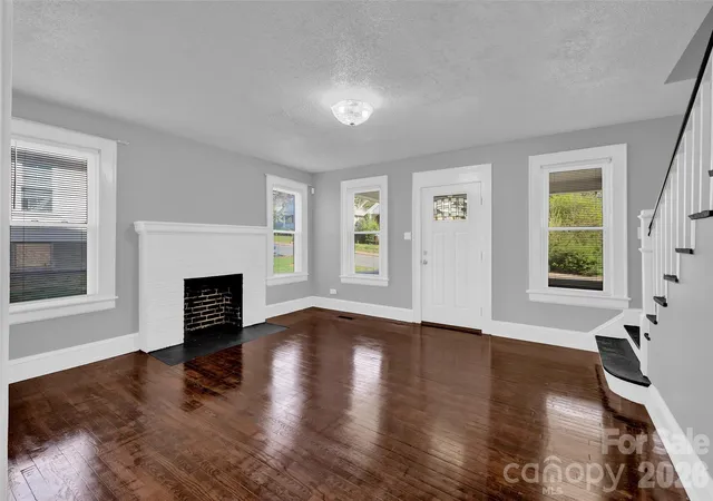 5th image of 328-330 3Rd Ave Se, Hickory, NC 28602 | MLS# 4365947