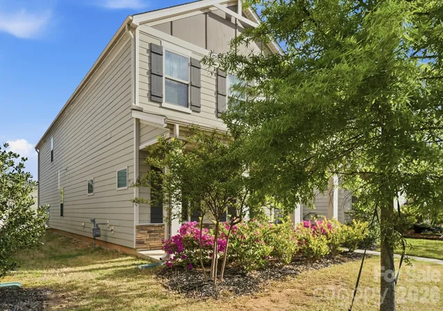 Photo 3 of Single family home for sale at 11931 Hambright Rd, Huntersville, NC 28078 | MLS# 4365973 | Listing updated on 2026-09-05