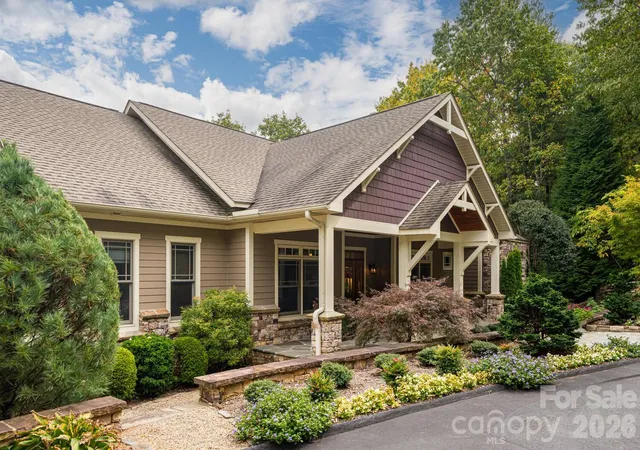 Homes for sale in Flat Rock, NC | 104 Mossridge Ct, Flat Rock, NC 28731 | MLS# 4366068