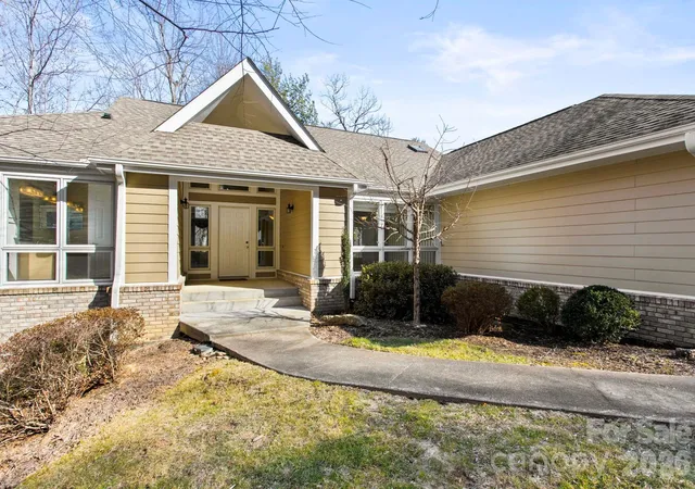 Homes for sale in Flat Rock, NC | 514 Cobblestone Ln, Flat Rock, NC 28731 | MLS# 4366078