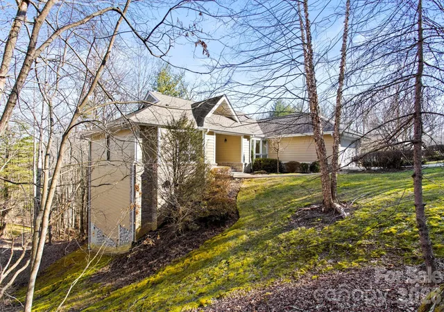 2nd image of 514 Cobblestone Ln, Flat Rock, NC 28731