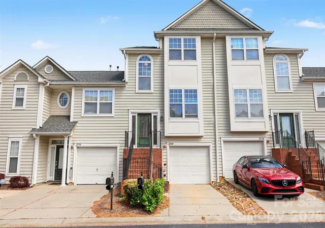 Photo 2 of Townhouse for sale at 2729 Avalon Loop Rd, Charlotte, NC 28269 | MLS# 4366095 | Listing updated on 2026-10-01