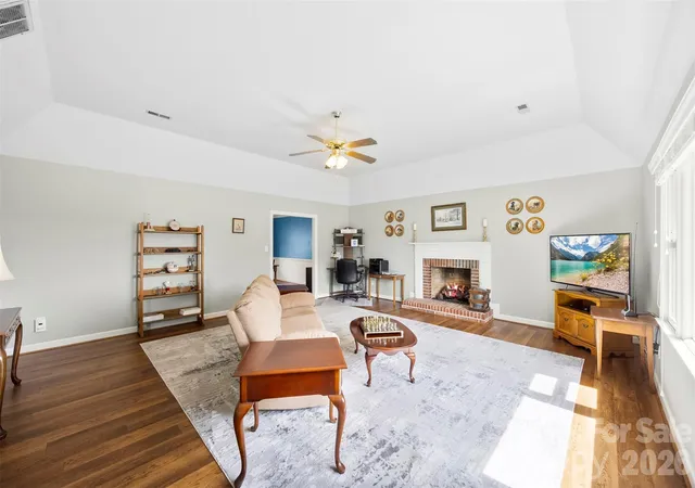 Photo 4 of Single family home for sale at 1940 Wexford Ct, Gastonia, NC 28054 | MLS# 4366097 | Listing updated on 2026-09-25