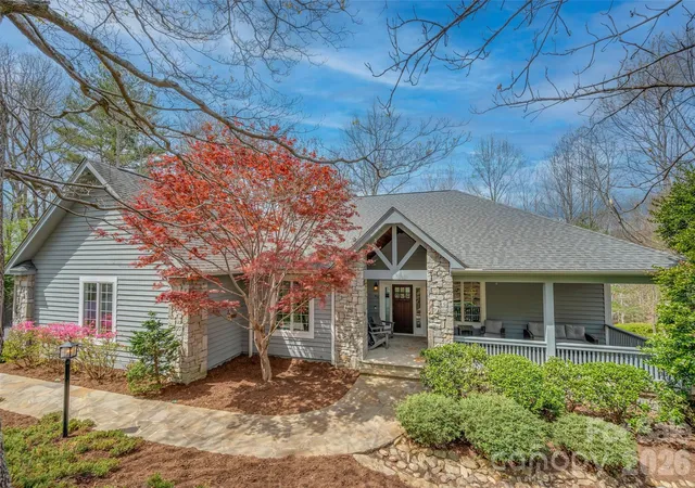 Photo 2 of Single family home for sale at 69 Old Hickory Trl, Hendersonville, NC 28739 | MLS# 4366104 | Listing updated on 2026-09-22