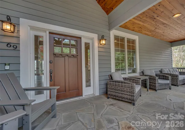 Photo 3 of Single family home for sale at 69 Old Hickory Trl, Hendersonville, NC 28739 | MLS# 4366104 | Listing updated on 2026-09-22