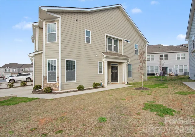 Homes for sale in Hendersonville, NC | 33 Cedar Hill Rd, Hendersonville, NC 28792 | MLS# 4366130